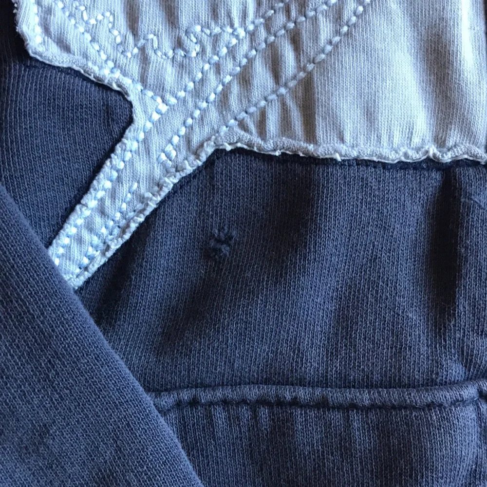 GAP Sweatshirt - Picture 2 of 2